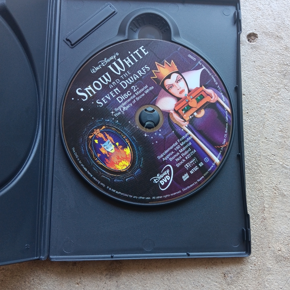 Snow White and the Seven Dwarfs Platinum Edition DVD set - Picture 4 of 4